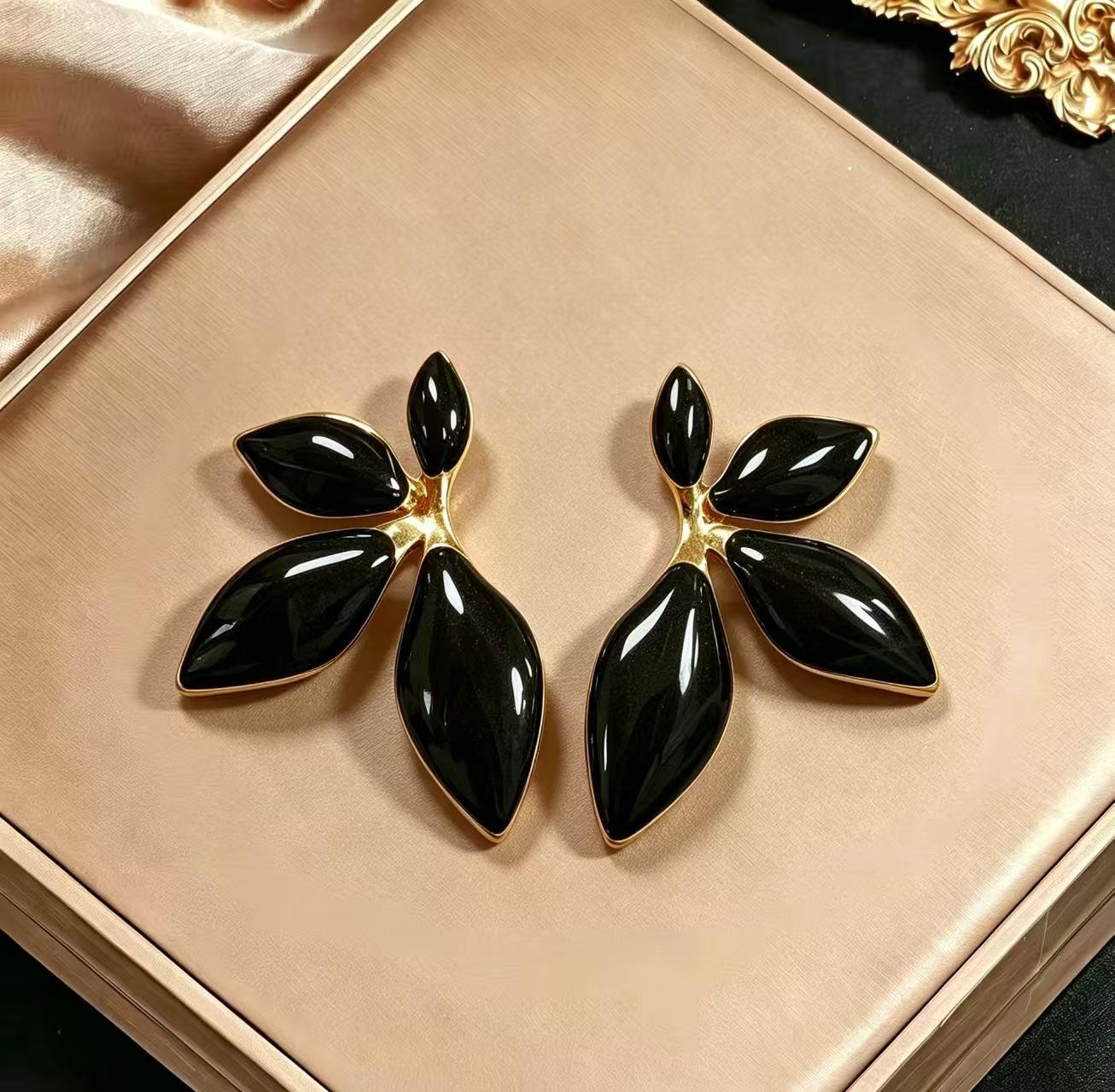 Niche design blue oil dripping leaf stud earrings high-end light luxury earrings 1111