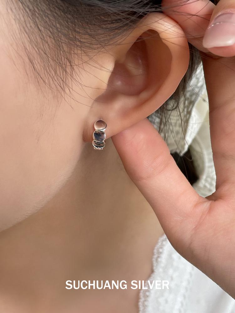 Su Chuang S925 Sterling Silver Round Disc Hoop Earrings: Luxury High-End Design with Fish Scale Backs, Versatile Earrings for Women