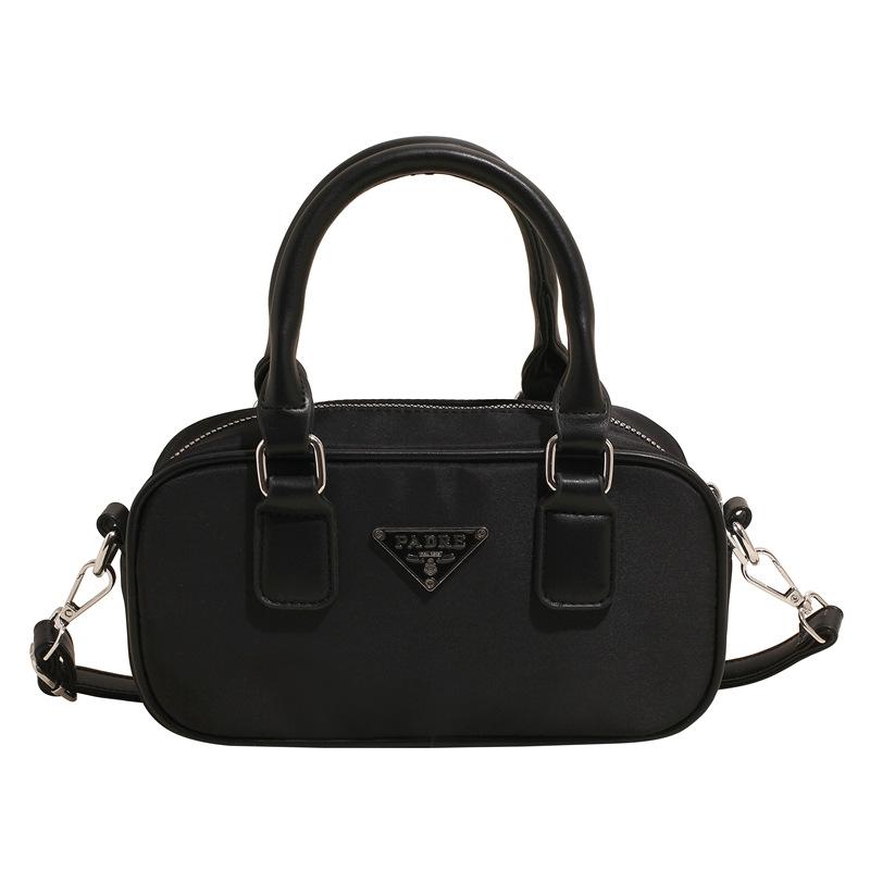 

Ретро портативная маленькая сумка женская весна 2025 новая сумка-боулинг универсальная на плечо сумка-мессенджер чёрный