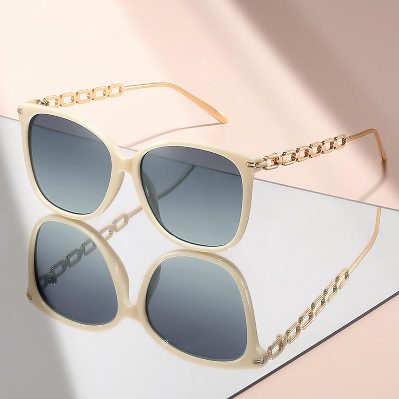 Trendy And Fashionable Ladies Wear Sunglasses In Their Daily Life To Feel High-End Uv Protection And Sun Protection