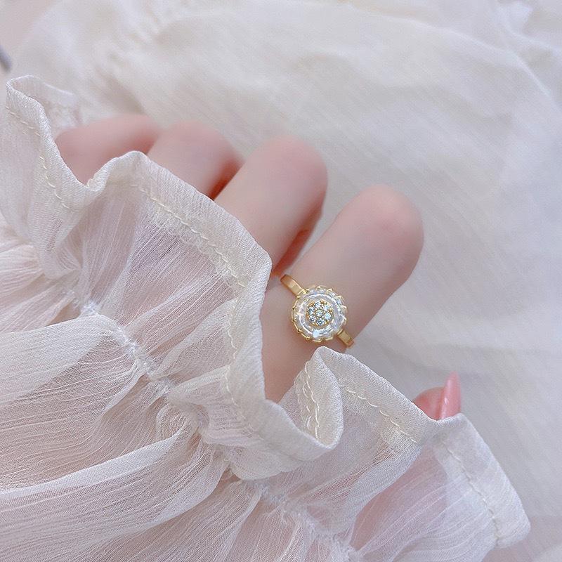 Verstellbarer Sonnenblumen Zirkon Ring - Drehbar, Mikroeingefasstes Modeaccessoire