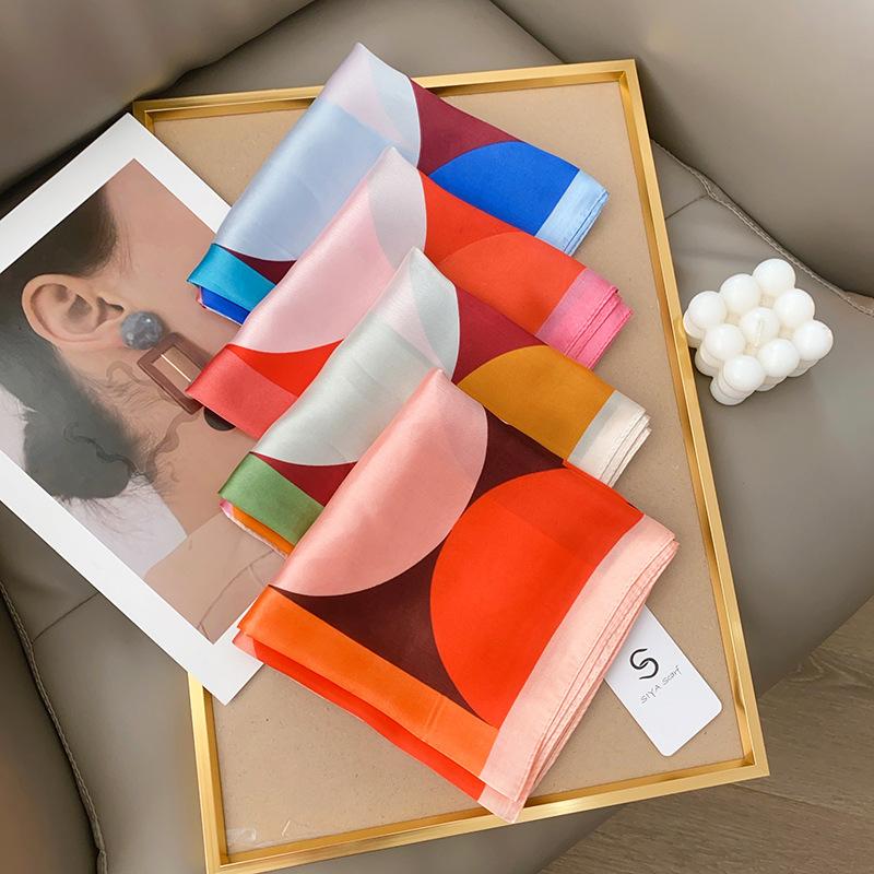 1116 Spring and Summer New Printed Neck Square Scarf Fashion Accessories Silk Scarf Women's Versatile Scarf Geometric Pattern Scarf
