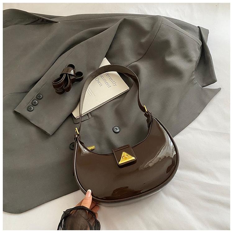 

Portable underarm bag women s 2025 new women s bag foreign-style messenger bag fashionable and elegant niche shoulder crescent bag кофейный