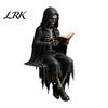 Zittend Magere Hein Model Gotische Dark Fantasy Figuur, Lezend Met Kap Standbeeld, Hars Skelet Standbeeld Halloween Figuurtje voor Boekenkast Huisdecoratie