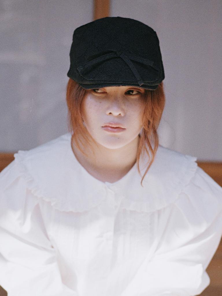 Poejidam Ribbon Eyelet Flat Cap In Black