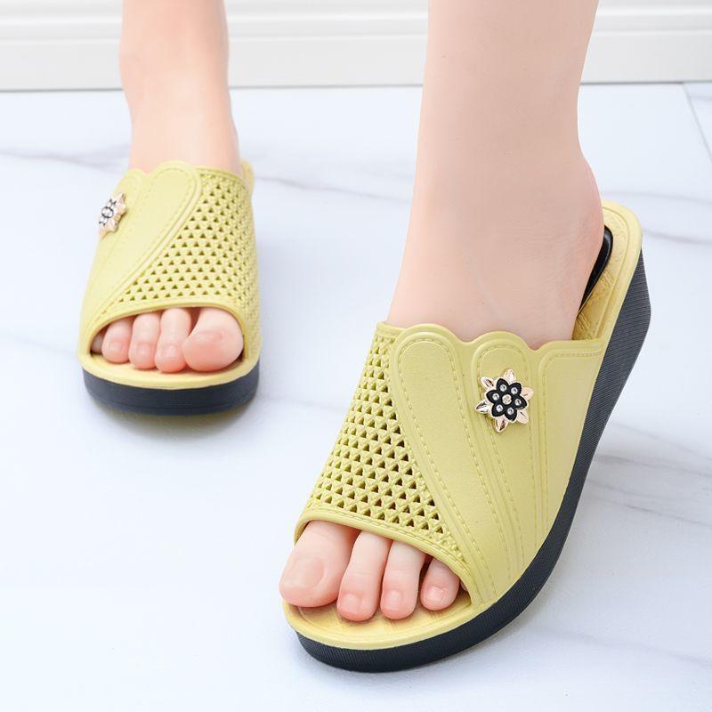 Ladies' Summer Non Slip Slippers New Fashionable Women's Thick Soled Home and Indoor
