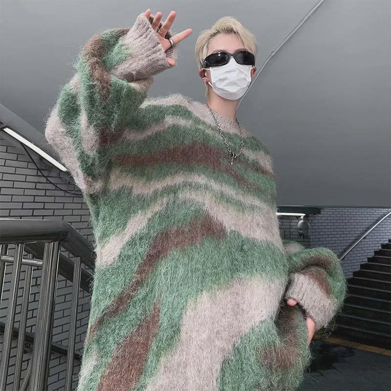 Men's Striped Mink Velvet Sweater: Trendy Japanese Style, Youthful Round Neck Pullover for Autumn and Winter.