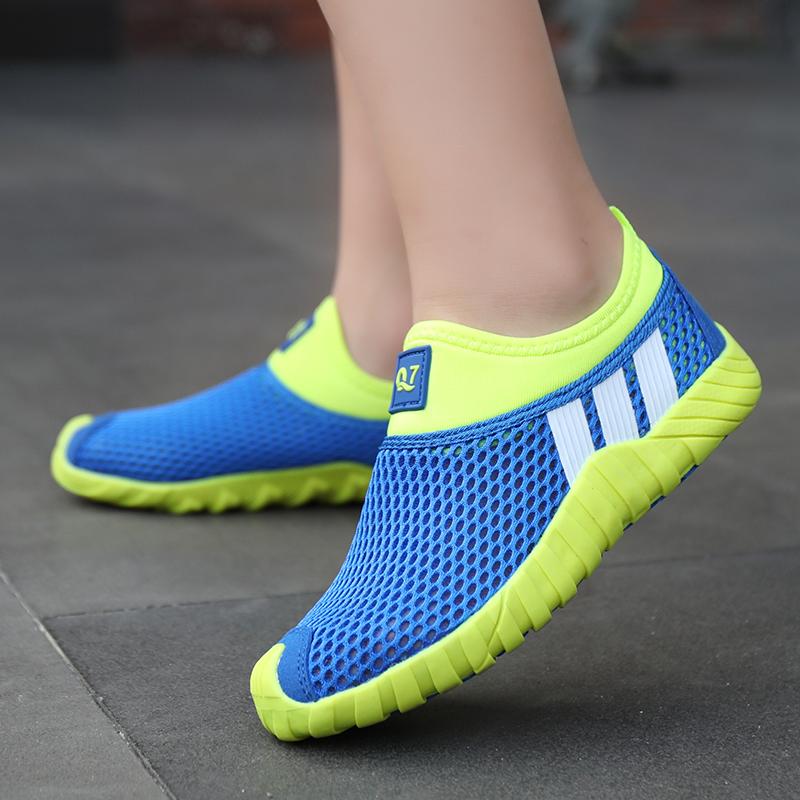 Scarpe da bambino in mesh traspirante alla moda Scarpe da ginnastica da esterno per 3-15 anni Scarpe da spiaggia estive per ragazzi e ragazze Scarpe da trampolino leggere
