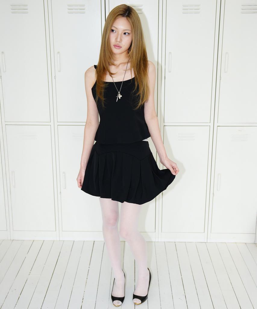 Atiseuteukeompeullegseu Artist Yoke Balloon Mini Skirt (Black)