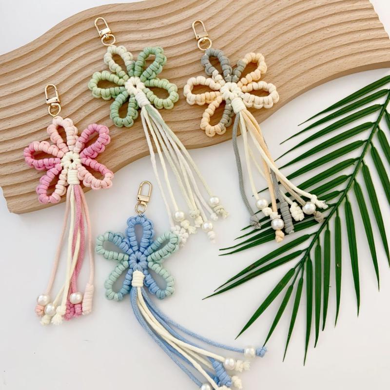 Pastoral Style Creative Colorful Hand-Woven Flower Tassels Keychain Creative Backpack Decoration Good Gift For Women Girls