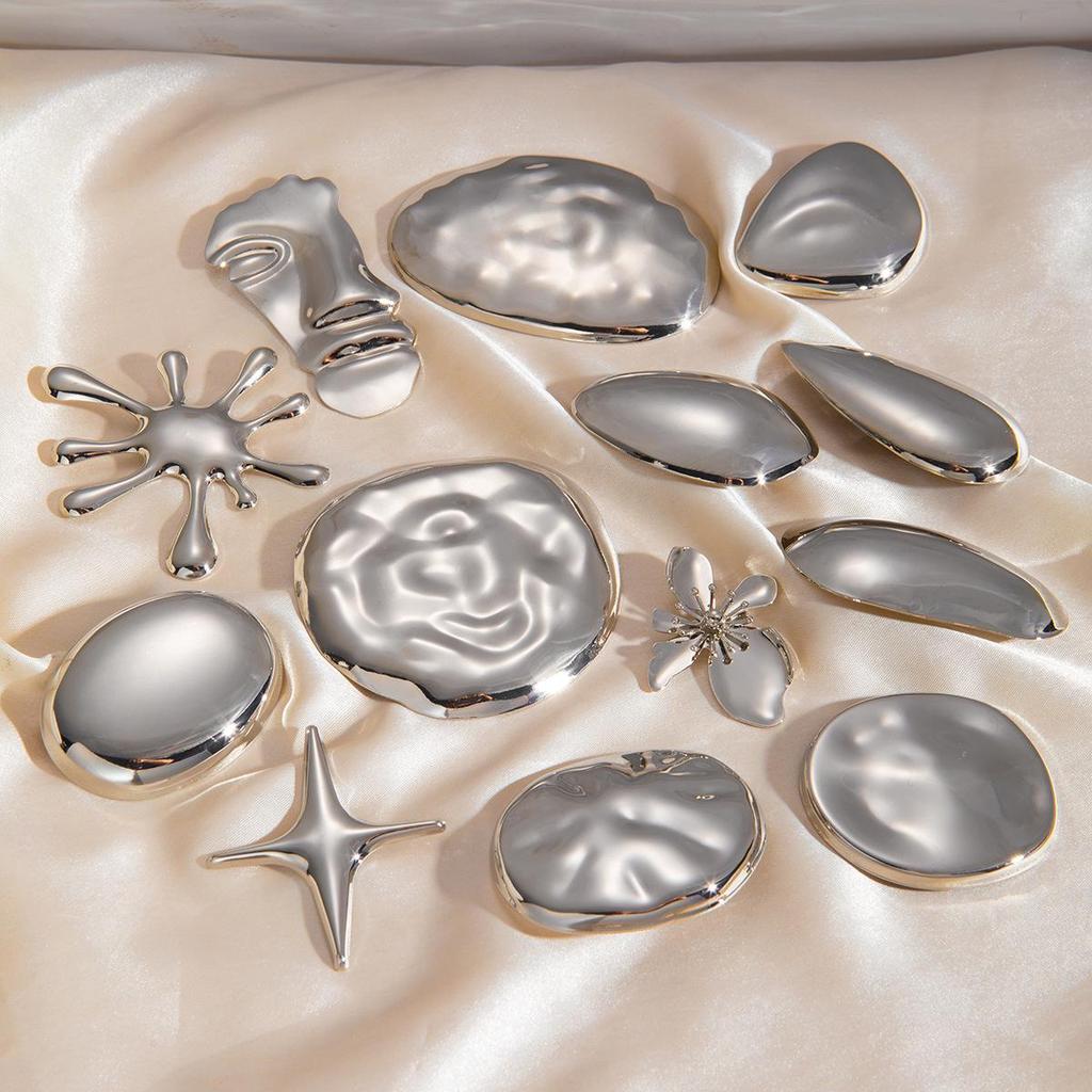 European & American Retro Firework Brooch for Women - Elegant, Versatile Metal Pin for Suit Jackets