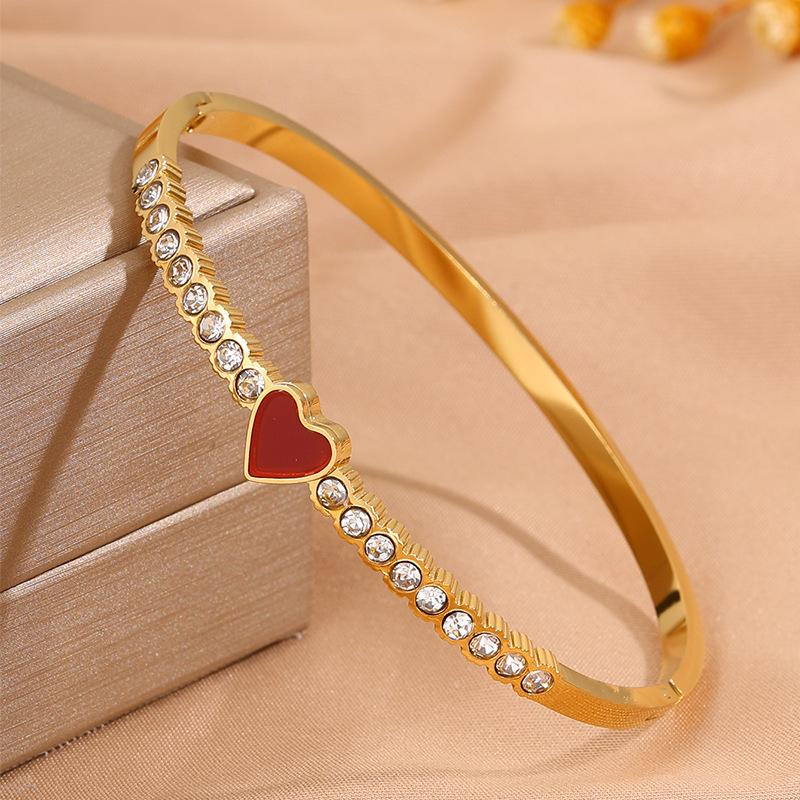 Fashionable Love Full of Light Luxury and High-end Titanium Steel Mother-of-pearl Heart-shaped Bracelet for Women