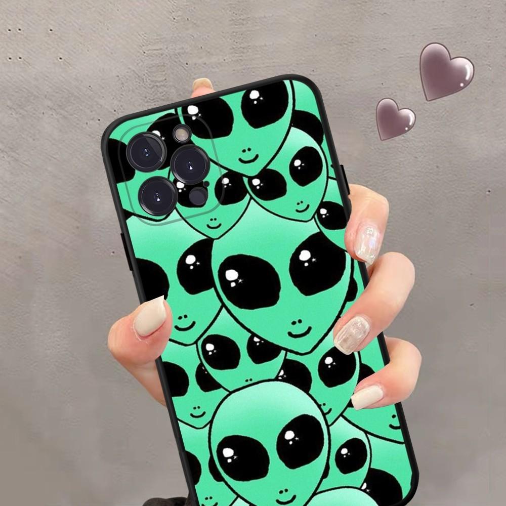 Aesthetics Cute Cartoon Alien Space Phone Case Silicone Soft For Iphone 15 14 13 12 11 Pro Mini XS MAX 8 7 6 Plus X XR Shell