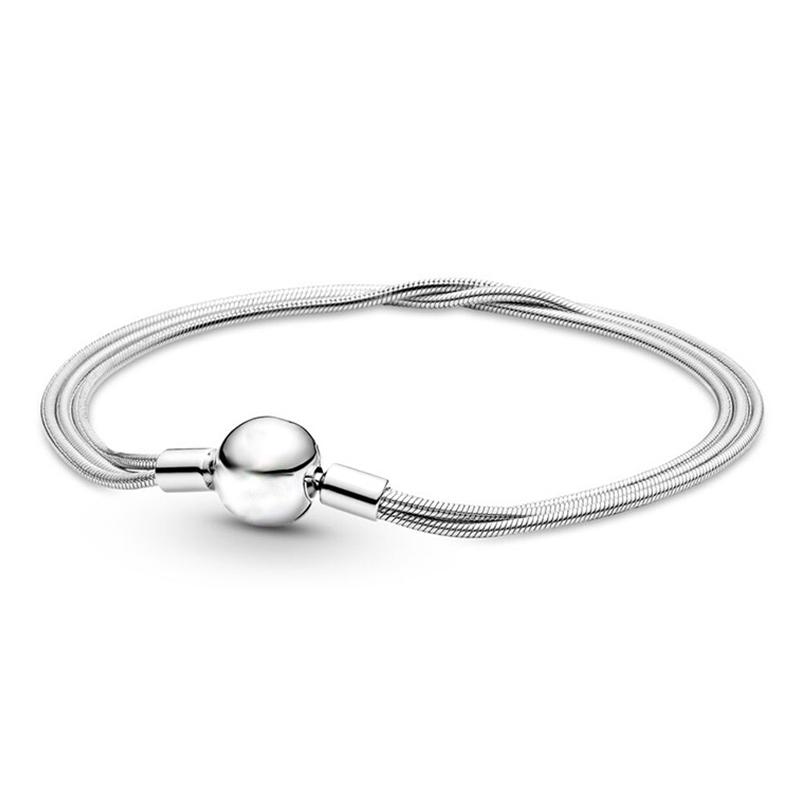 Eenvoudig zelf te maken slangenkettingarmband met Europese bedeltjes, een modieuze sieradenstijl voor dames, zoals die van Mary Poppins.