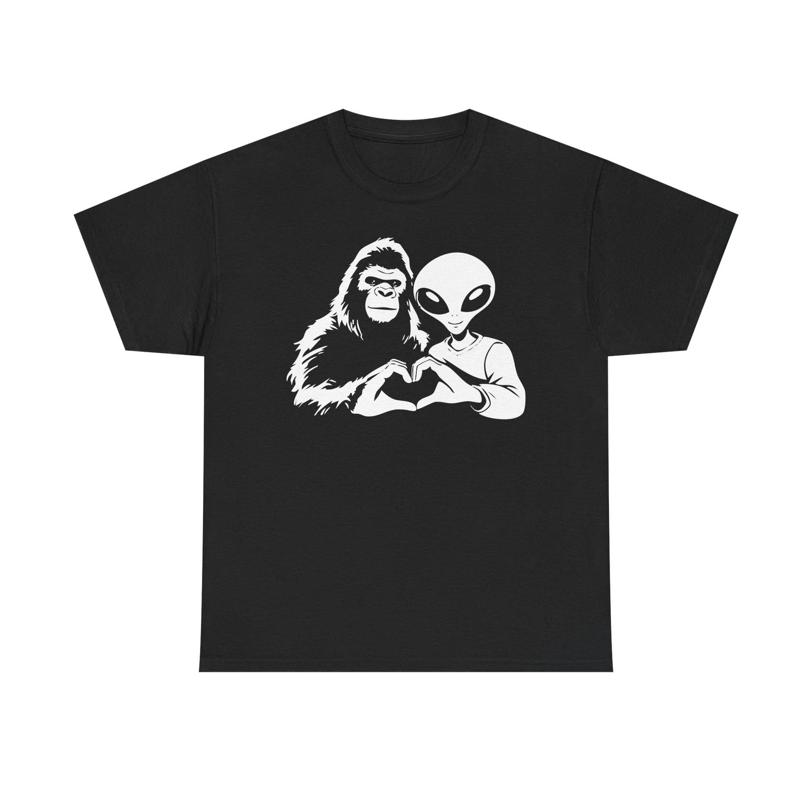 Big Foot and Alien Love Heart Tee-Tshirt 3XL
