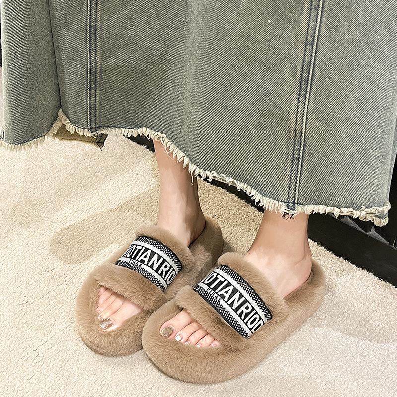 

Пушистые тапочки на толстой подошве для женской осенне-зимней носки 2025 новые офисные домашние плюшевые тапочки популярные хлопковые тапочки 42