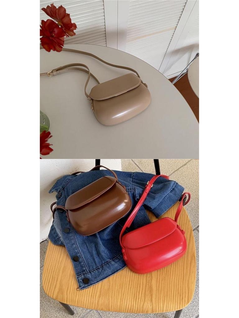 Women's Retro Red Saddle Handbag: Spring/Summer 2025 Collection - High-End, Versatile, and Simple Phone Bag