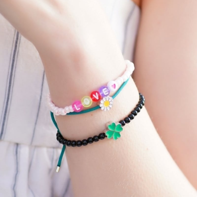 BONBEAU Color Motive Knot Bracelet Daisy Rainbow Clover Knot Thread Bracelet