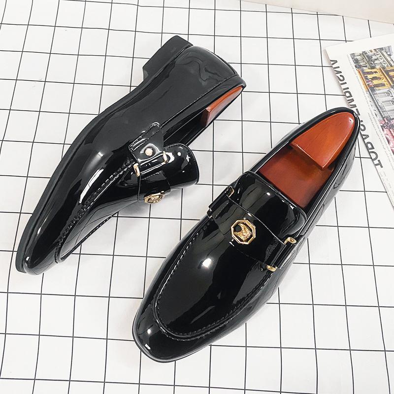 New Fashion Black Glossy Patent Leather Brogues Shoes For Men Loafers Wedding Dress Prom Formal Footwear Zapatos Hombre