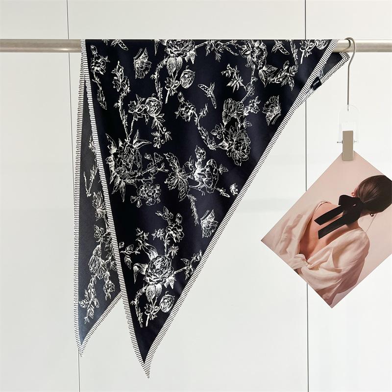 High-end silk scarf, fashionable and simple mulberry silk twill silk lace craft triangle scarf, versatile shawl scarf