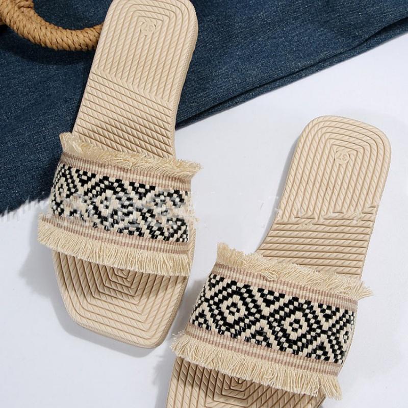 Flat bottomed tassel slippers for women