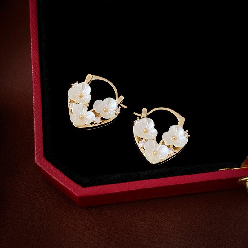 Silver Needle Luxury Pearl Heart Stud Earrings - Versatile, Fashionable Court Style