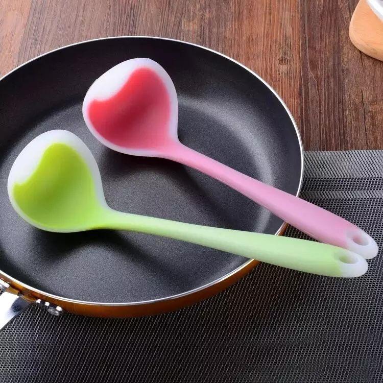 Silicone Non-stick High-Temperature Resistant Ladle with Long Handle for Soup and Porridge