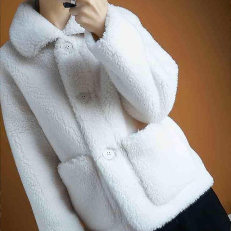 Autumn and Winter Collection of Lambskin Coat for Women Featuring Short Loose and Granular Lambskin Coat with Combination of Sheared and Fur