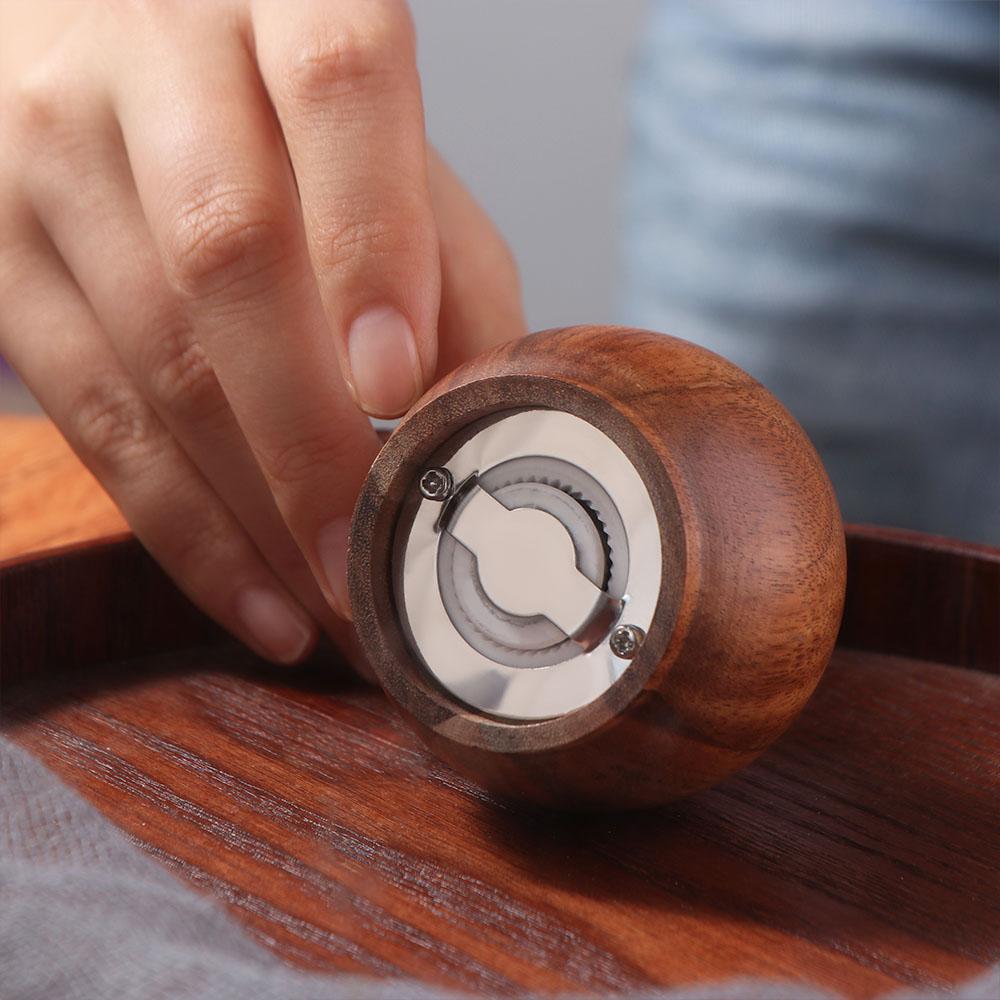 Hand-cranked Pepper Mill Wooden Manual Pepper Grinder Portable Spherical Pepper Grinder  Steak