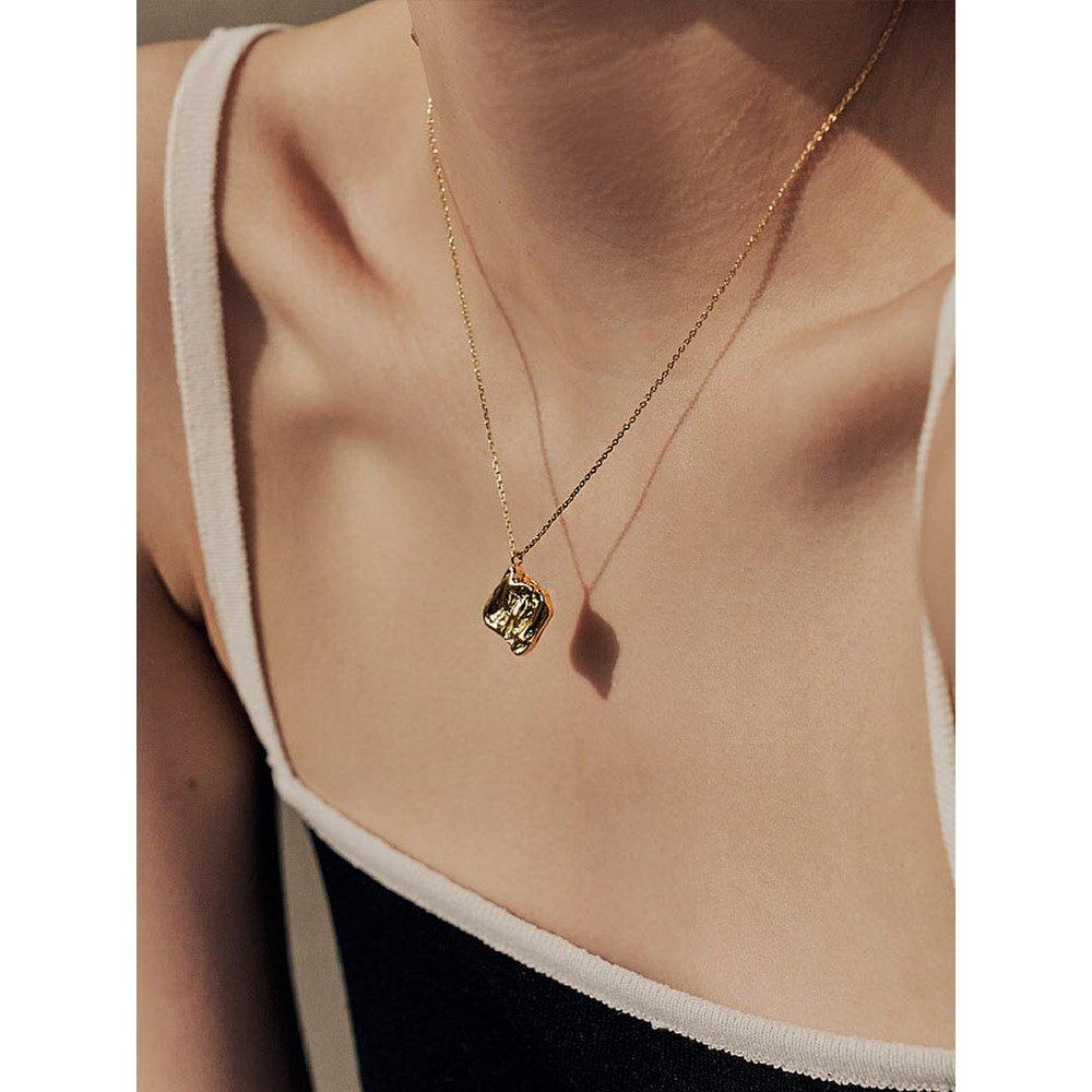 Shiny Square Necklace