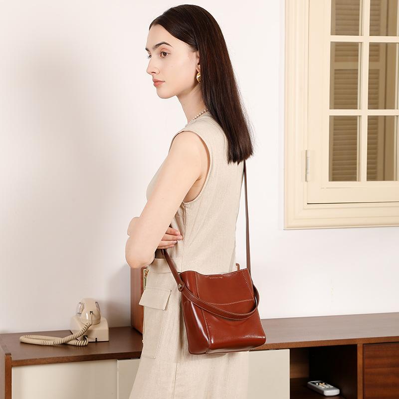 Retro-style Small Bucket Bag Made of Cowhide and Genuine Leather Shoulder Bag
