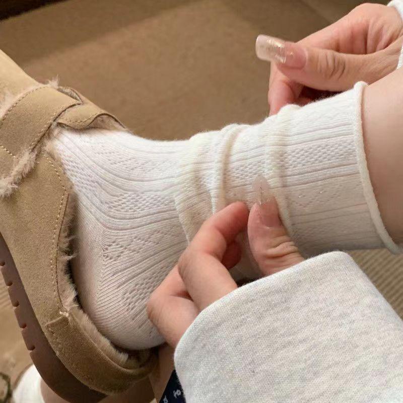 Romantische dunkle Muster Netzsocken ~ Süße, atmungsaktive, nahtlose Mittelrohrsocken für Damen