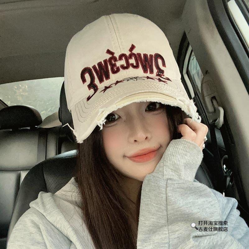 American retro letter baseball cap for women, fashionable distressed versatile wide-brimmed cap for large head sizes, makes the face look smaller,