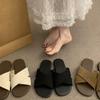 Flat bottom cross with slippers women's summer wear 2025 new French retro vacation seaside beach sandals