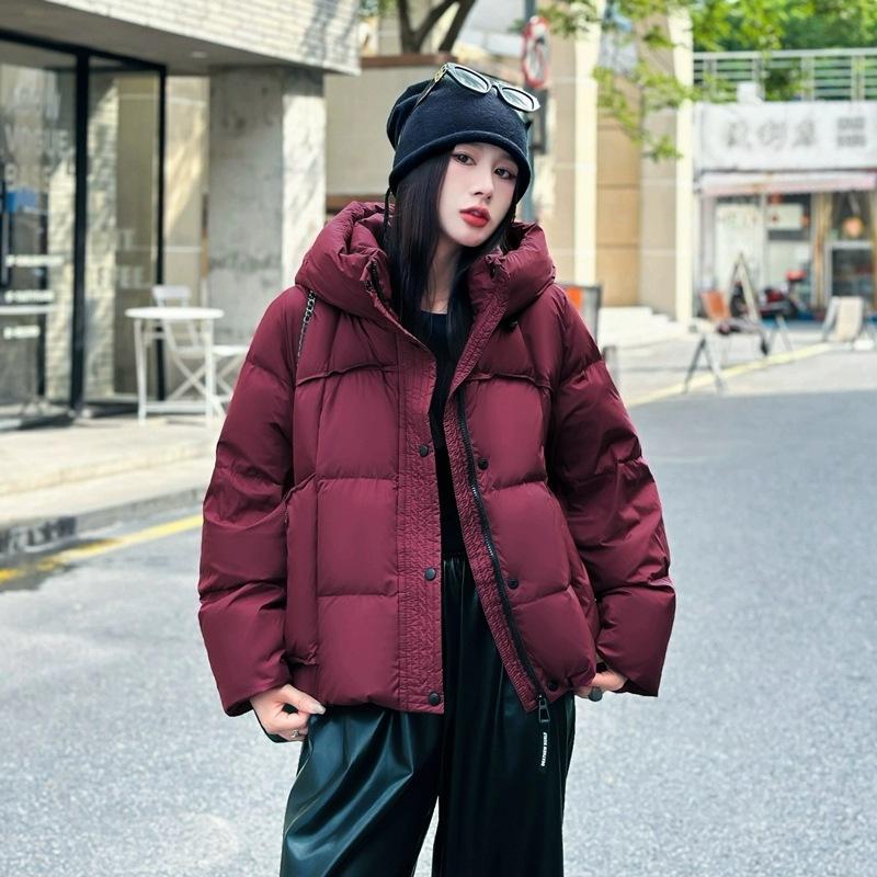 Short down jacket for women and small people, thickened in winter, new fashionable Ankola red and thin white duck down bread clothes are trendy.