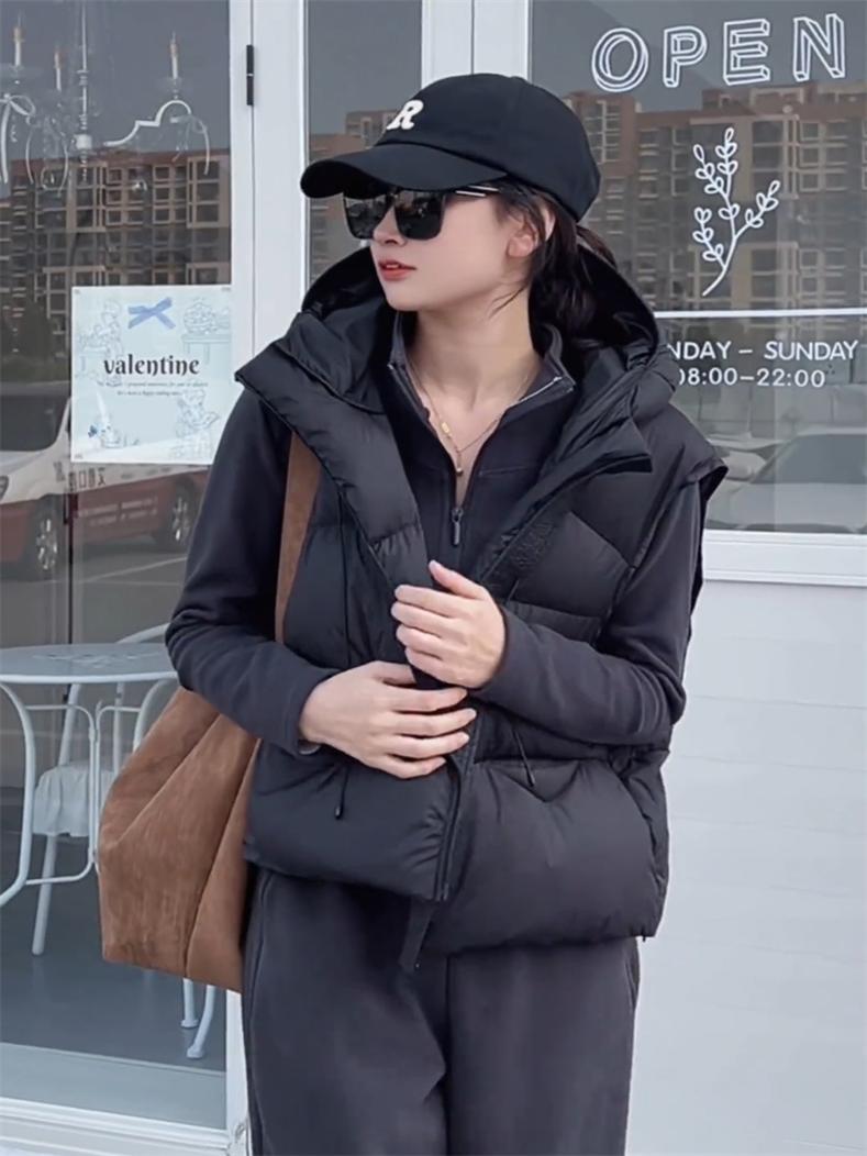 

Женский зимний короткий пуховый жилет с капюшоном, приталенный Large чёрный