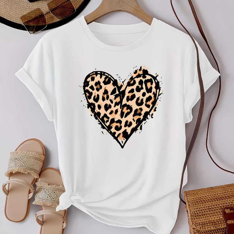Casual Short-Sleeve Crew Neck T-Shirt for Women Featuring a Leopard Print Heart Design, Suitable for Any Season