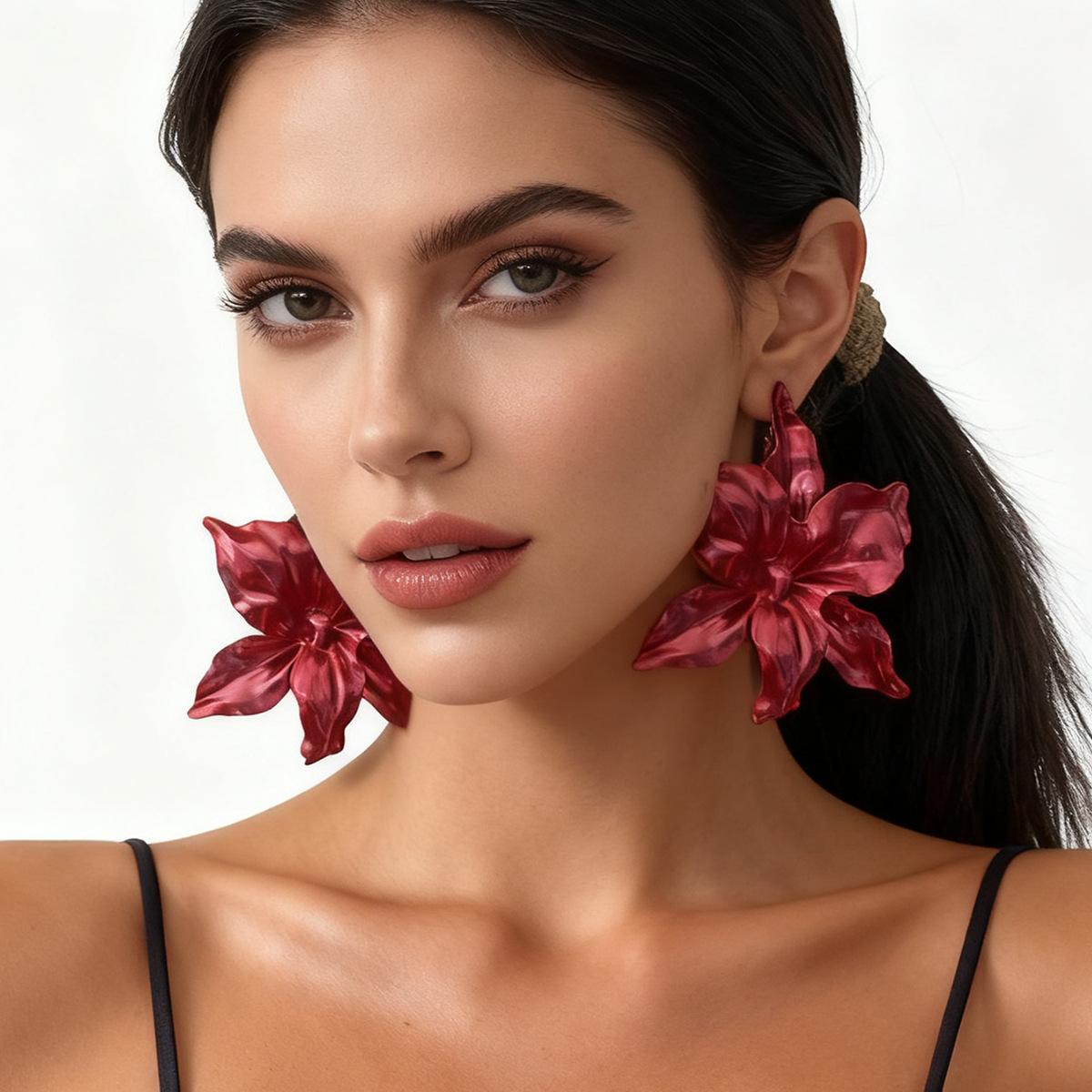 Retro Wine Red Baked Paint Large Flower Earrings for Women Bohemian Metal Petal Pendant Earrings Vacation Jewelry Accessories