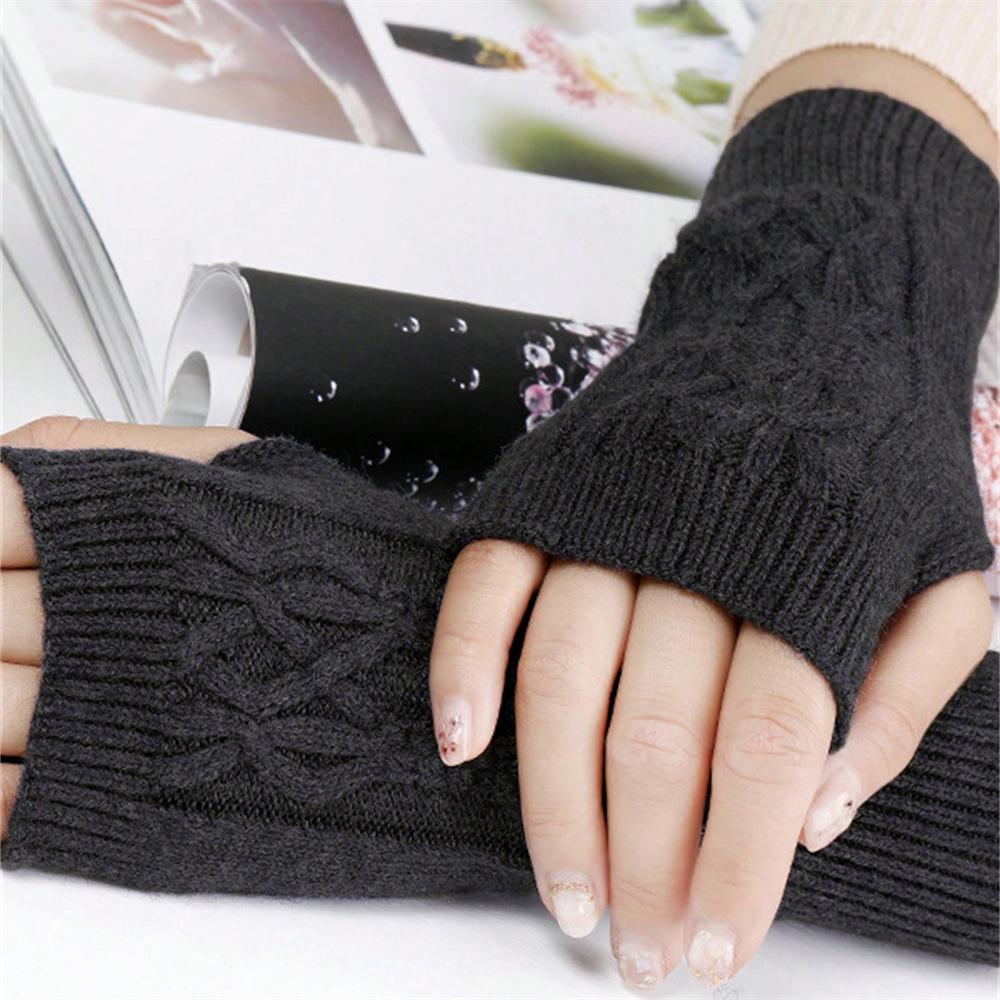 A Pair Short Twisted Knot Wrist Covers For Men And Women In Autumn And Winter Half-finger Sleeve Covers