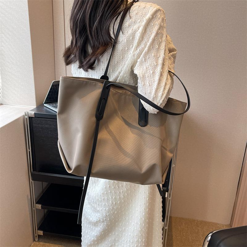 Casual Tote Bag Women's 2025 New Simple Shoulder Bag Versatile Underarm Bag Large-capacity Nylon Handbag
