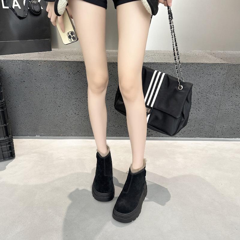 Thick-soled snow boots women's winter new leisure sports fashion short boots versatile short thermal women's boots