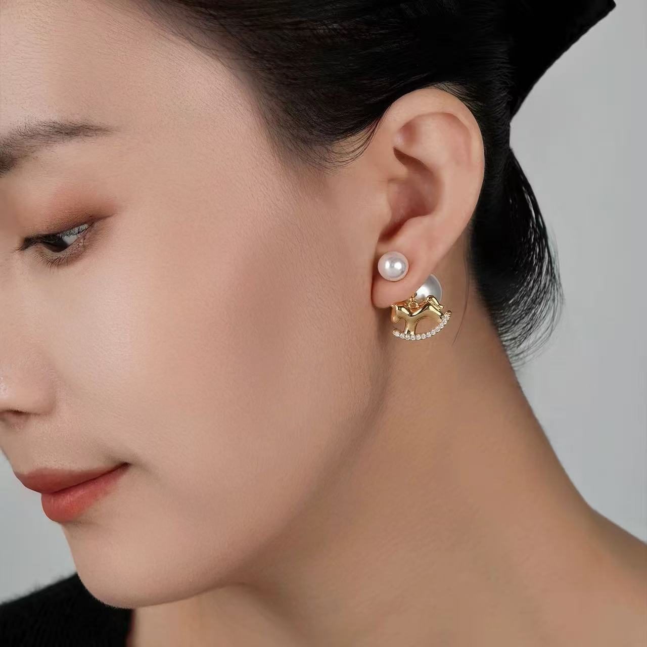 

New Year s red earrings, gold pony pearl rear hanging stud earrings, women s light luxury high-end sense, unique and beautiful earrings
