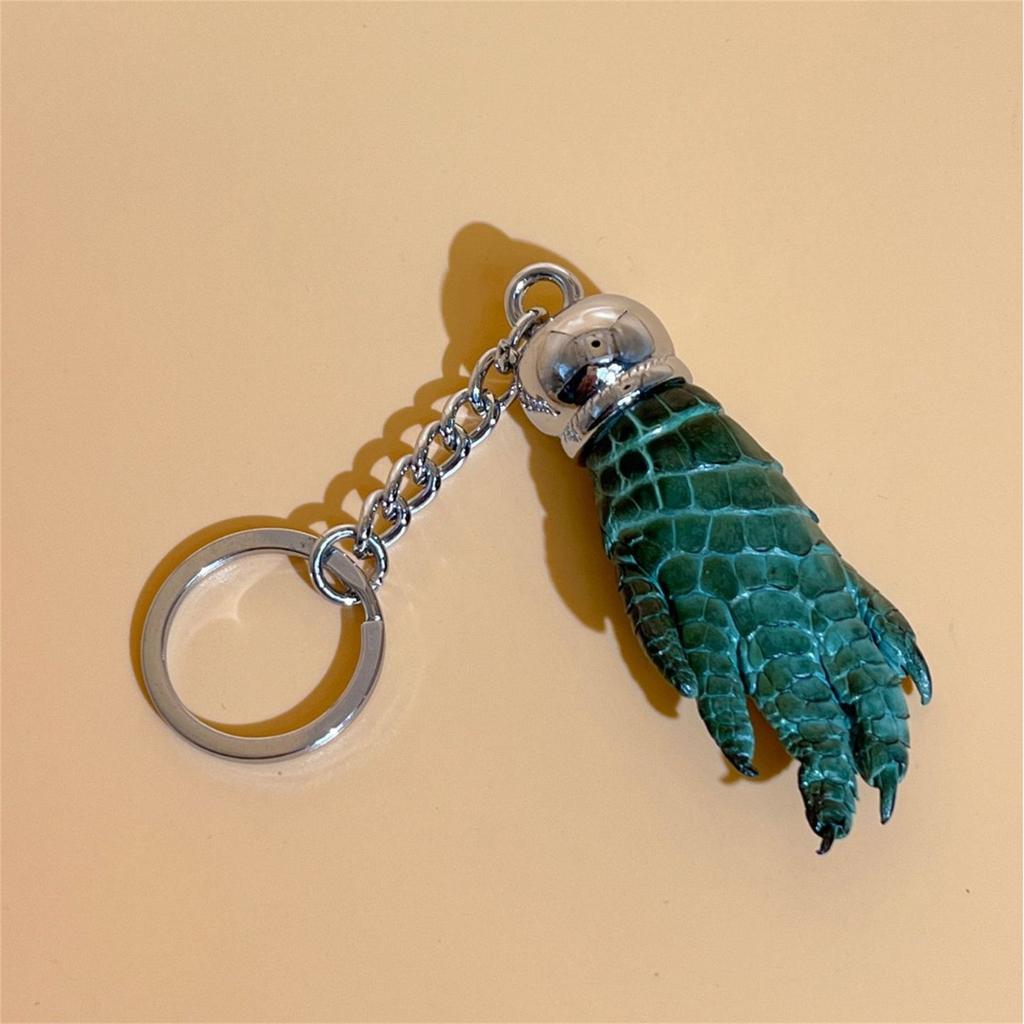 Stylish Men Keychain Crocodiles Skin Miniature Claw Pendant for Keys and Accessories Fashionable Key Chain Accessory