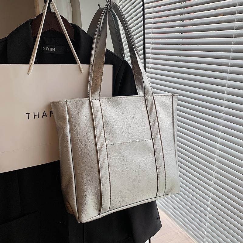 

Autumn and winter 2025 bag, student tote large-capacity women s bag, beautiful bag, new underarm shoulder, simple and fashionable серебряный