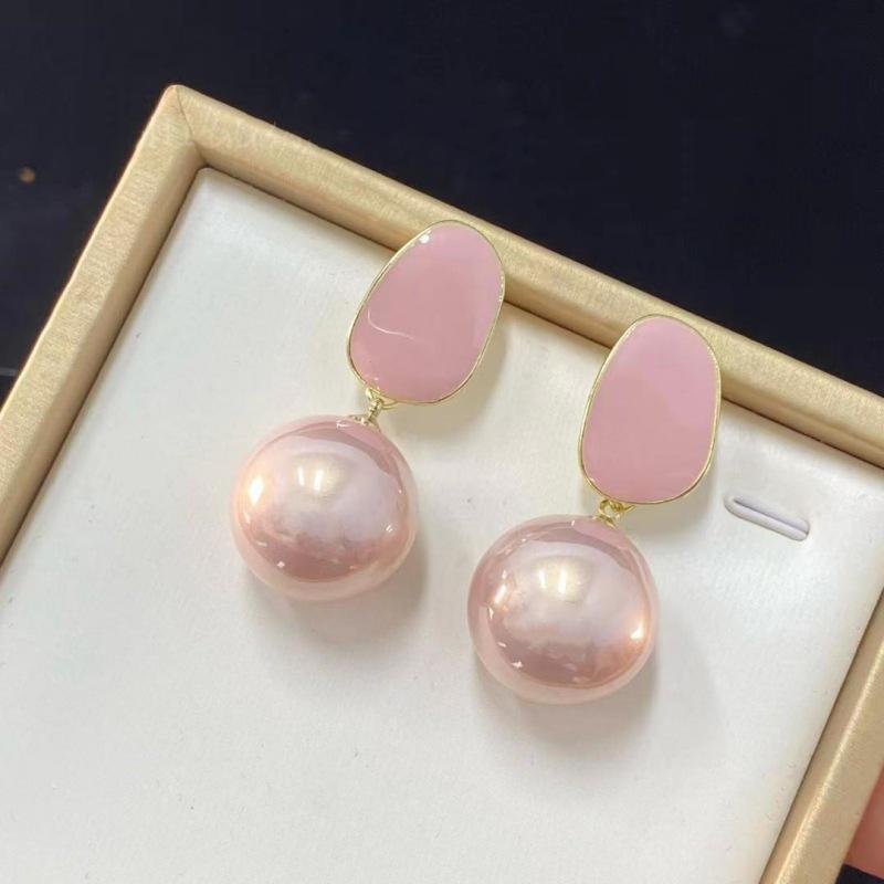 Korean Elegant Pearl Stud Earrings for Women: Versatile, High-Class Style Jewelry