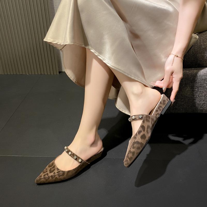 Retro Baotou Semi-dragging Female Spring New Pointed Toe Shallow Mouth Rhinestone Pearl One-foot Slip-on Low Heel Cool Drag