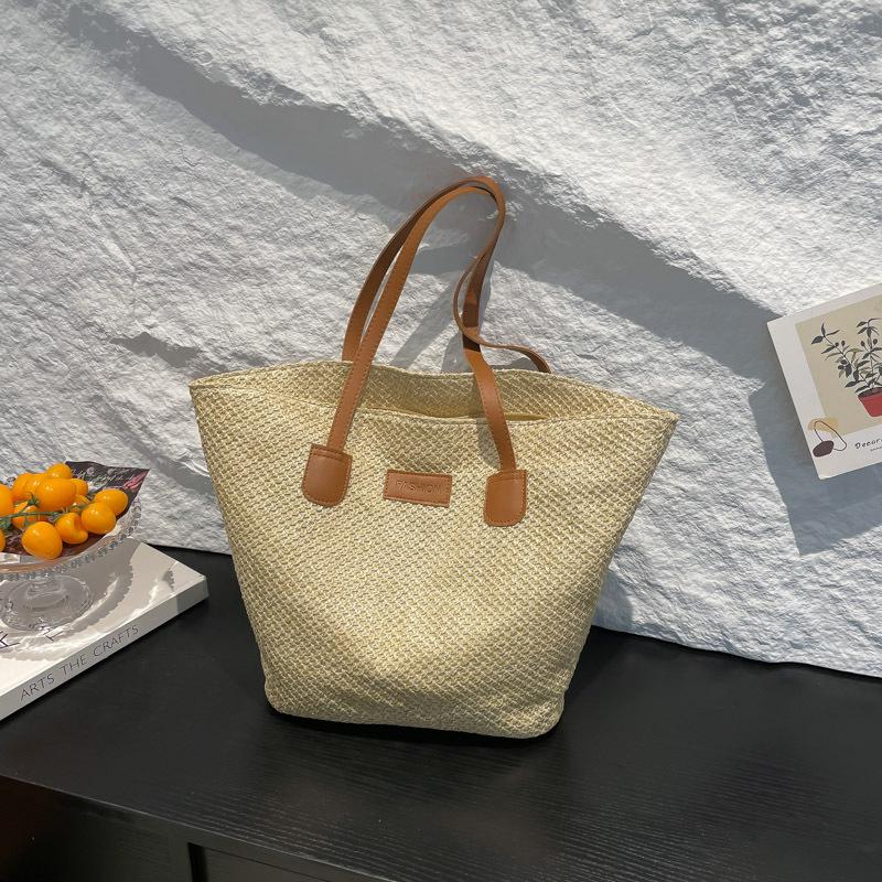 

Соломенная модная сумка большой вместимости 2025 популярна в этом году, новая корзина для овощей в иностранном стиле, сумка-тоут на одно плечо/подмышку. хаки