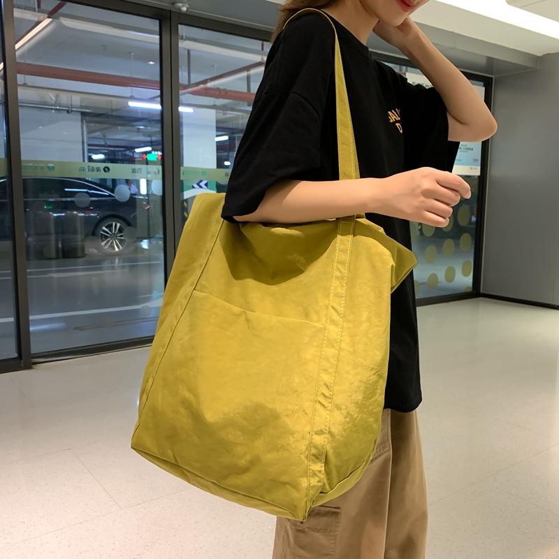 Нейлоновая сумка через плечо — фото 16