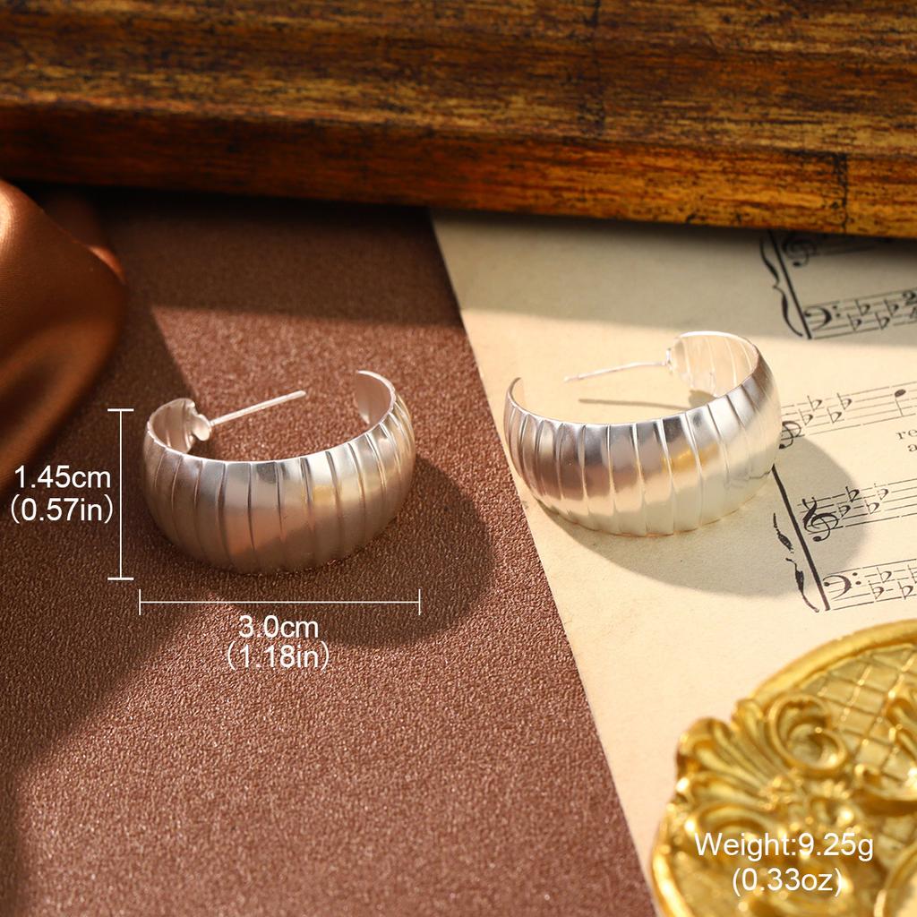 Medieval style pearl flower stud earrings geometric fringed French three-dimensional design earrings simple fashion exaggerated earrings