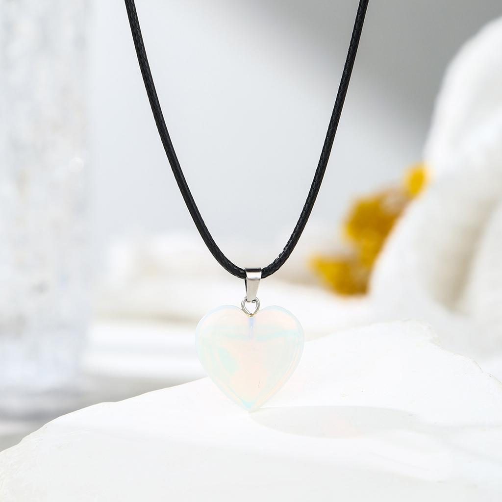 Natural crystal peach heart pendant, Dongling, tiger eye stone, three-dimensional heart-shaped pendant, accessories